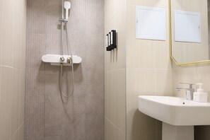 Kamar Deluks | Kamar mandi | Pancuran hujan, perlengkapan mandi desainer,  dan pengering rambut