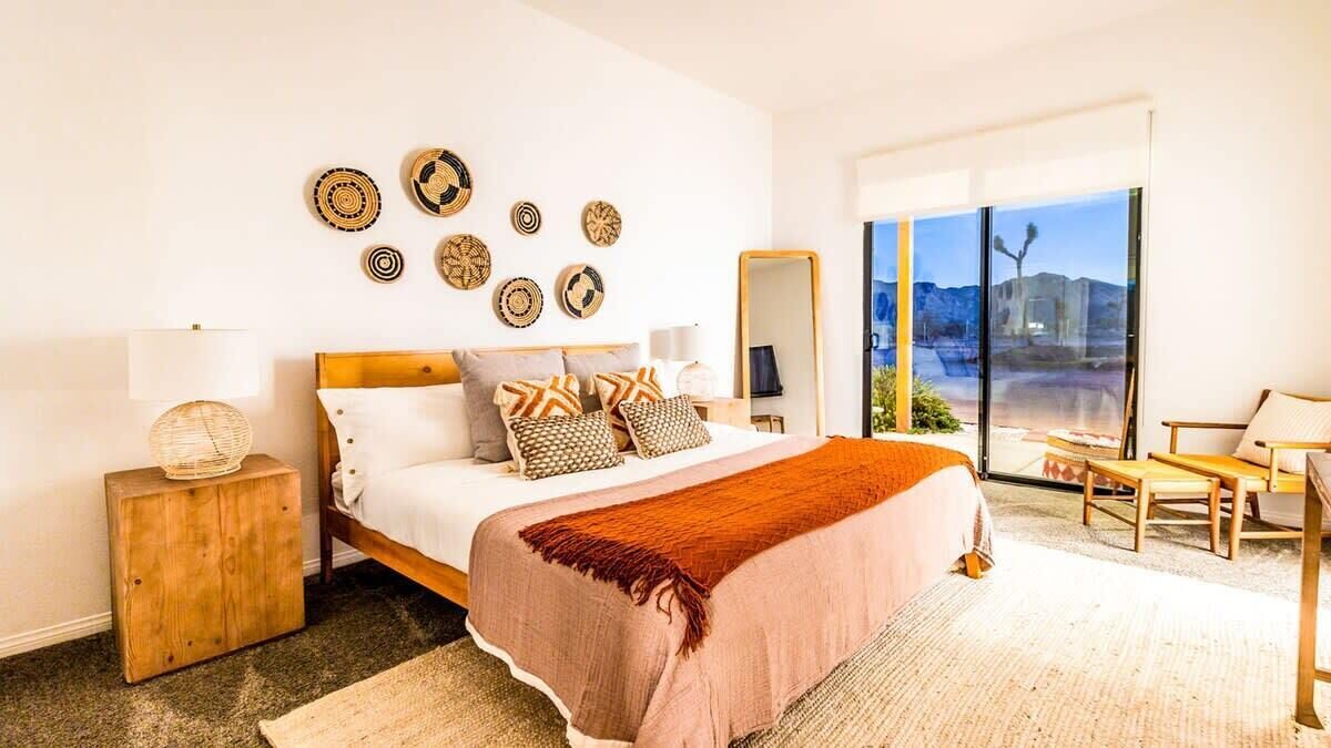 4 عدّة غرف نوم وواي فاي وملاءات أسرّة