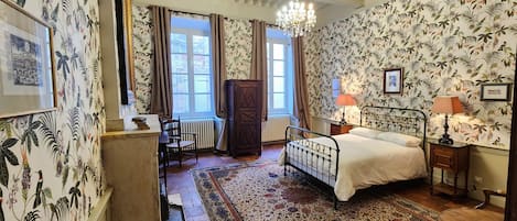 Comfort-rum | 1 sovrum, memory foam-madrasser, individuell inredning och unika möbler