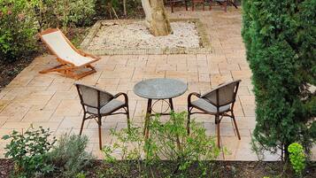 Deluxe Apartment | Garden view