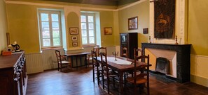 Breakfast area - La Pelisserie (Saint-Antonin Noble Val)