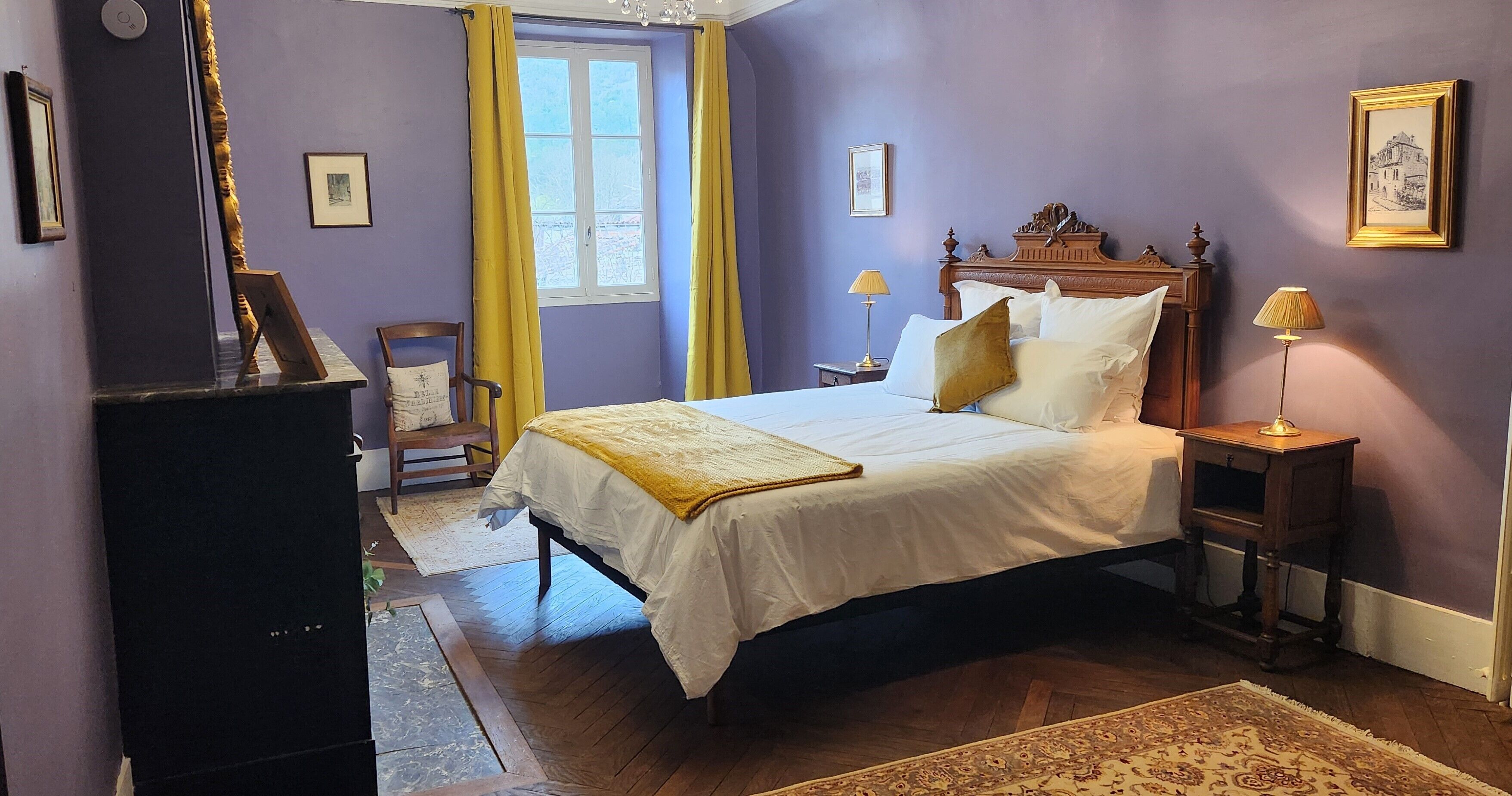 Rom – deluxe, 1 queensize-seng, fjellutsikt | Memory foam-senger, individuelt dekorert og individuelt innredet