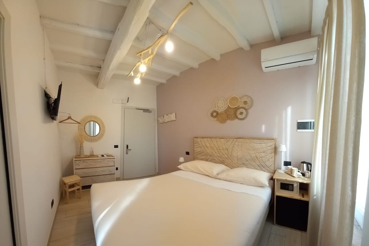 Junior Double Room, 1 Bedroom | Egyptian cotton sheets, premium bedding, down comforters, free minibar