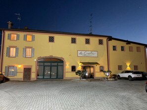 Front of property - La Corte Country rooms (Modena)