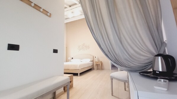 Egyptian cotton sheets, premium bedding, down duvets, free minibar - La Corte Country rooms (Modena)