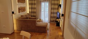 Télévision, chaîne hi-fi