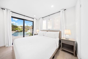 6 dormitorios, escritorio, tabla de planchar con plancha y cuna de viaje