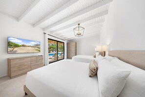 6 habitaciones, escritorio y tabla de planchar con plancha