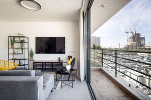 Apartment | Balcony - HaCarmel Market Vibrat Apt by Sea N Rent (Tel Aviv)