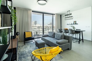 Living area - HaCarmel Market Vibrat Apt by Sea N Rent (Tel Aviv)