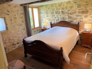 3 bedrooms, iron/ironing board, travel cot, free WiFi