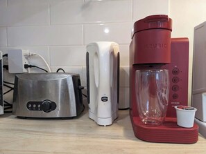 Coffee and/or coffee maker - Stylish Studio, Steps to Transit (Montréal)