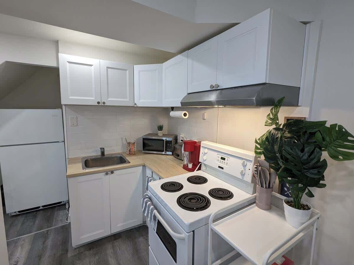 Fridge, microwave, coffee/tea maker, electric kettle
