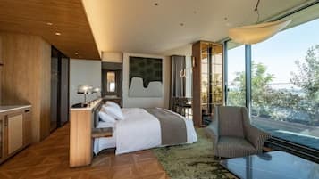 In-room safe, free WiFi, bed sheets