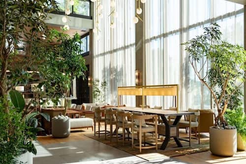 Lobby lounge