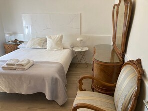 3 slaapkamers, een strijkplank/strijkijzer, wifi, beddengoed