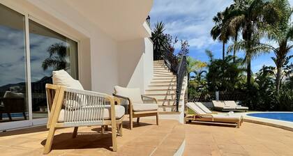 Fabulous  8-bedroom Andalucian family Villa with panoramic vistas
