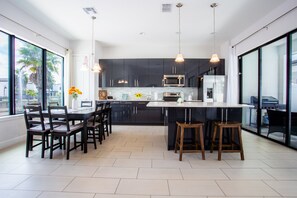 Dining - Townhome - 4Bd - Close To Parks/Shops (Davenport)