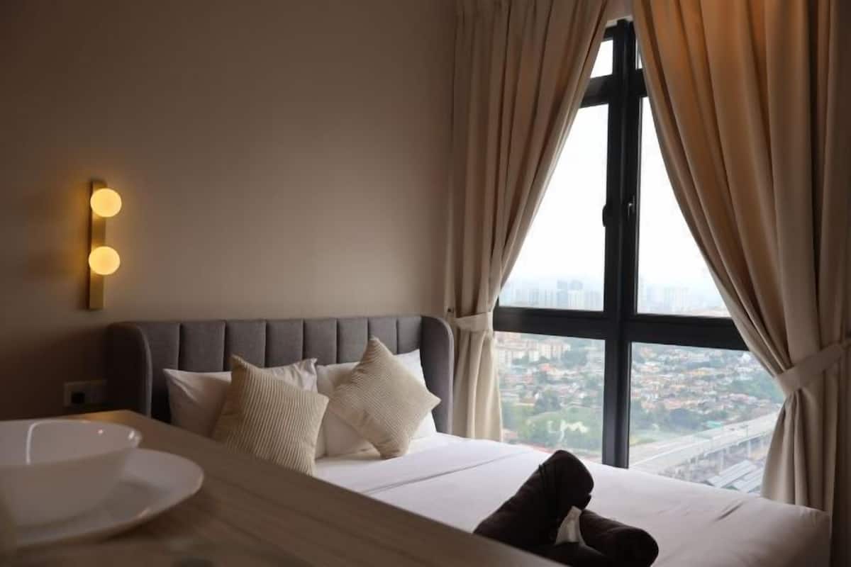 2 bedrooms, iron/ironing board, free WiFi