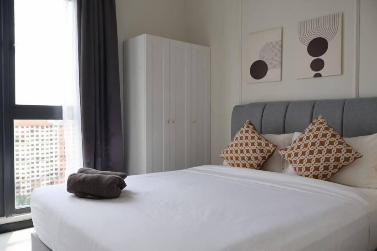 2 bedrooms, iron/ironing board, free WiFi