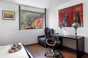 3 chambres, espace de travail pour ordinateurs portables