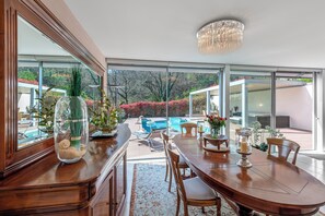 Familievilla, flere soverom, 2 bad, ved fjell (Villa Dolce Vita With Private Pool) | Spiseområde