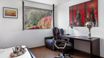 3 chambres, espace de travail pour ordinateur portable