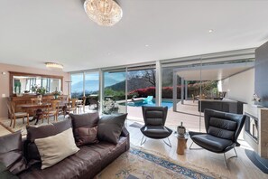 Familienvilla, Mehrere Schlafzimmer, 2 Bäder, Bergseite (Villa Dolce Vita With Private Pool) | Wohnbereich