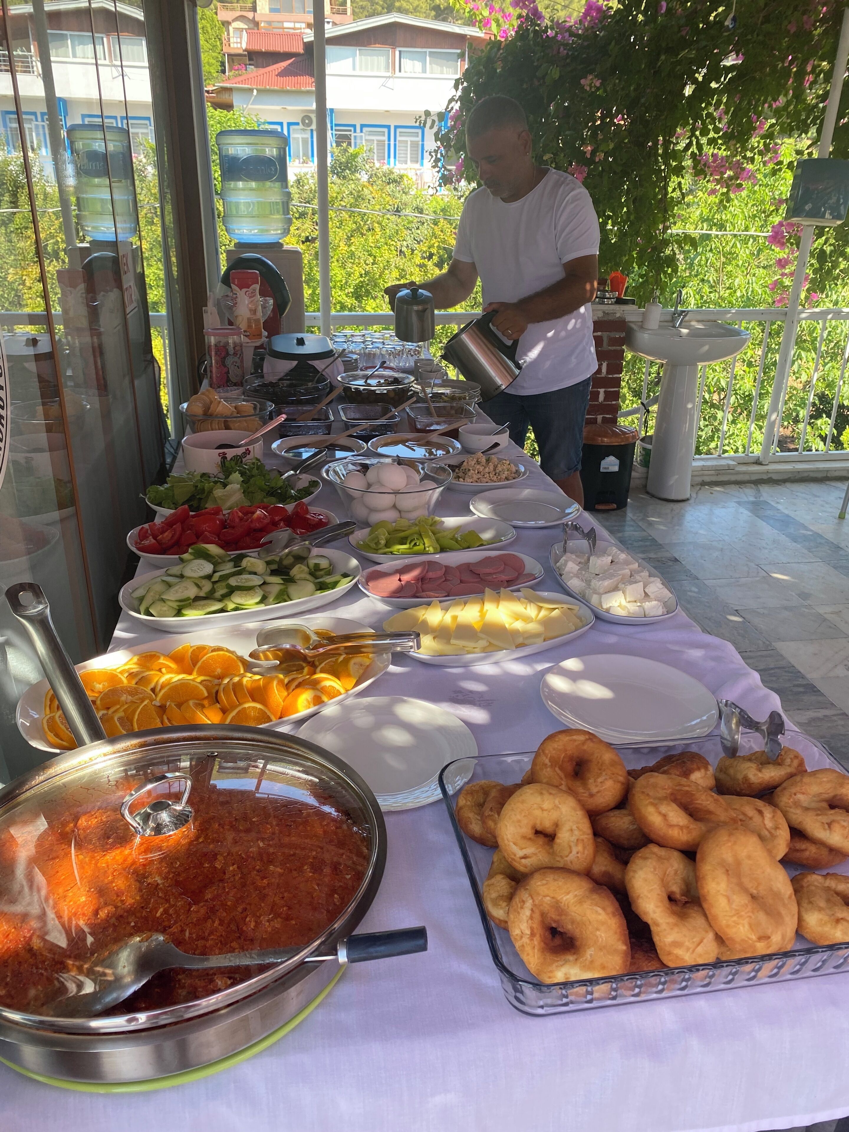 Café da manhã com buffet grátis todos os dias