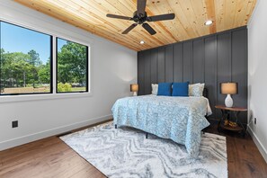 7 bedrooms, desk, iron/ironing board, travel crib - Waterslide, Pool & Theater, Sleeps 21 | Gray Fox Lodge by AvantStay (Sherrills Ford)