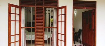 Relaxation Redefined: Discover Serene Living in Hikkaduwa! 5min walk to Beach!