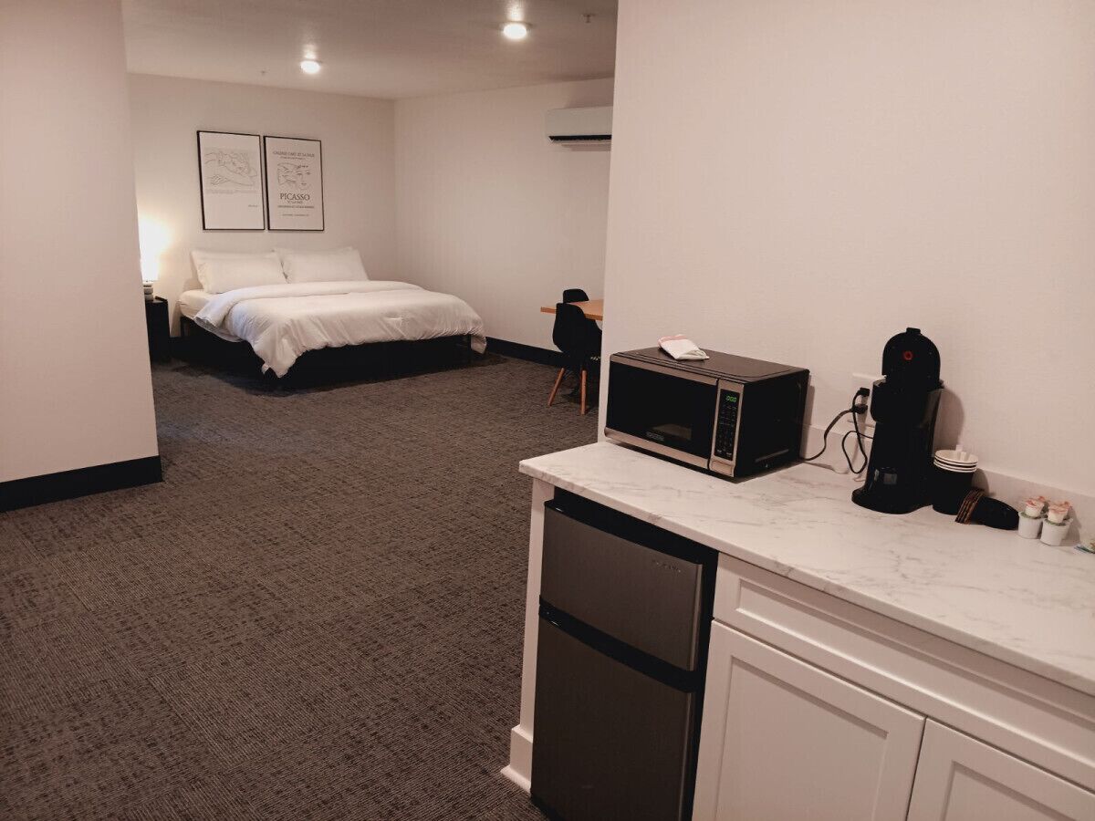 Location, Location, Location! Newly Remodeled Orange St Boutique Hotel King Bed
