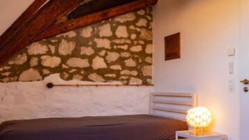 2 bedrooms, travel crib