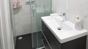 Bathroom - Studio - Chelsea - Central London (London)