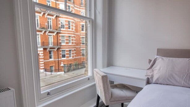 Room - Studio - Chelsea - Central London (London)