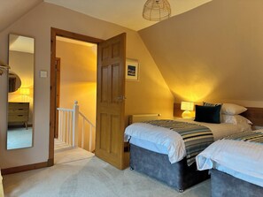 3 bedrooms, iron/ironing board, travel crib, WiFi - Pabbay House (Isle of Lewis)