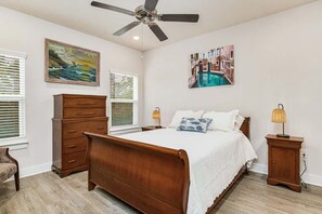 4 soverom, strykejern/-brett og wi-fi (inkludert)