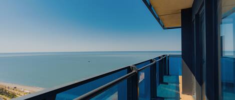 Luxury Apartment | Terrace/patio