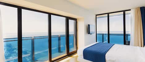 1 bedroom, premium bedding, down duvets, minibar