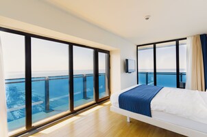 Premium bedding, down duvets, minibar, individually furnished