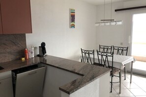 Refrigerador, horno, placa de cocina, lavavajillas