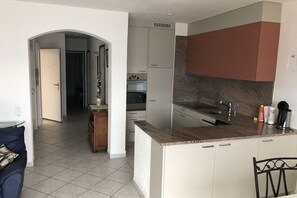 Kühlschrank, Ofen, Herdplatte, Geschirrspüler