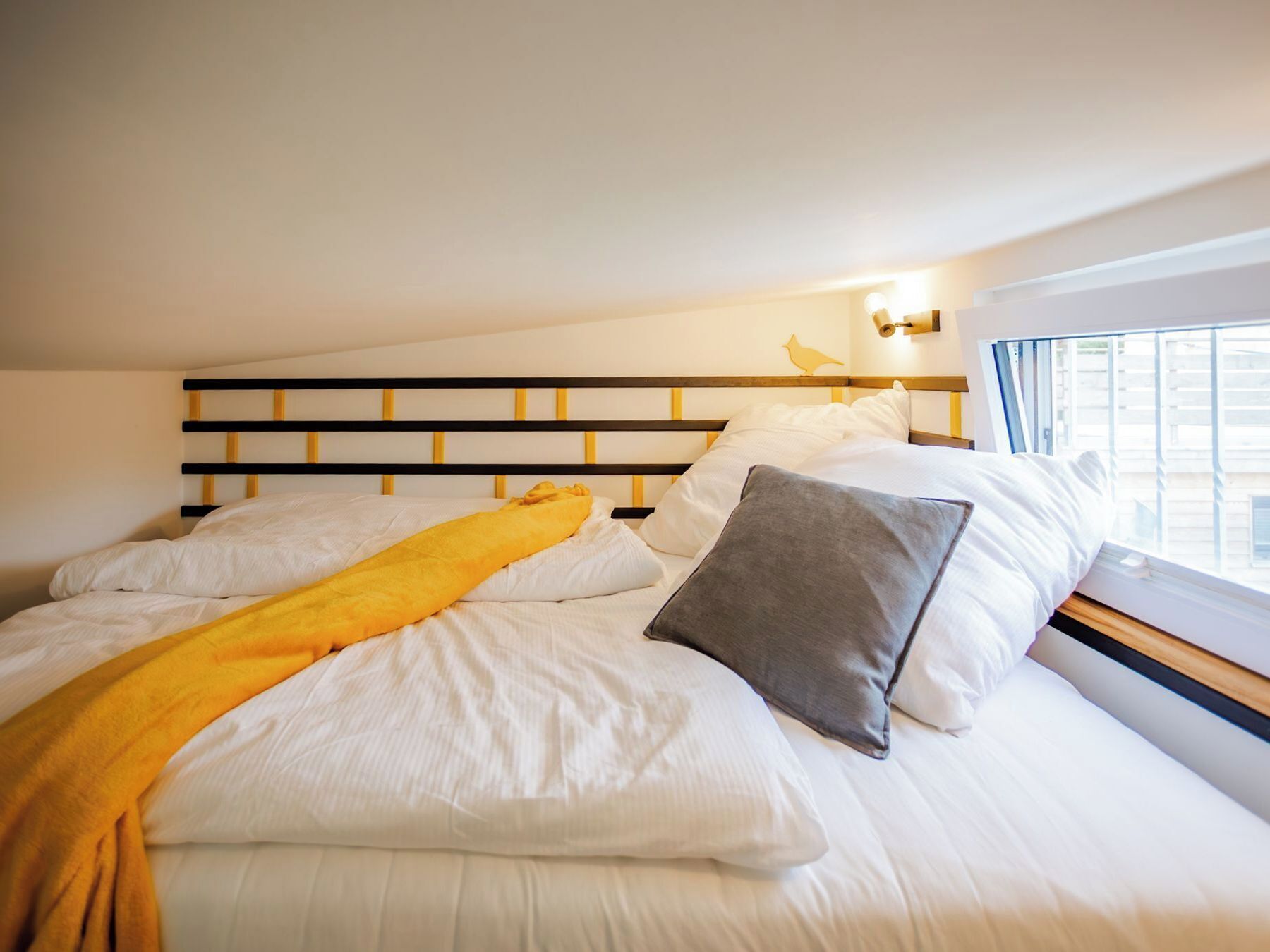 Free WiFi, bed sheets