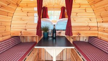 Basic Double Room, 1 King Bed