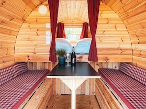 Basic Cabin, 1 King Bed | Free WiFi, bed sheets - Prima Camping Resort - Ostsee Boddenblick (Gross Kordshagen)