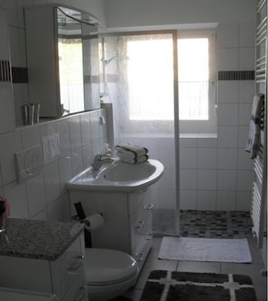 淋浴設備、提供毛巾