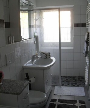 淋浴设施、毛巾