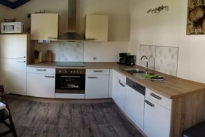 Fridge, oven, stovetop