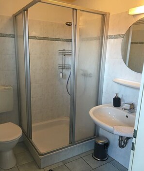 Shower, towels