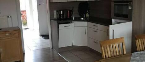 Kylskåp, ugn och diskmaskin